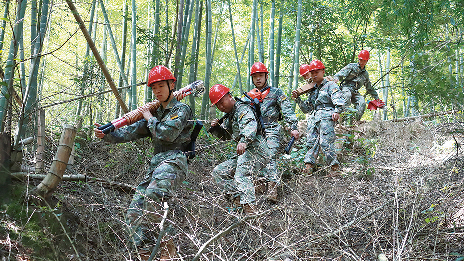 深山巡線兵：守護(hù)長(zhǎng)劍“電力動(dòng)脈”